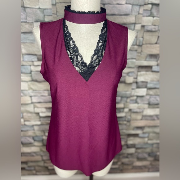 tempted hearts beautiful maroon tank top with black lace neck & choker collar - Picture 4 of 12